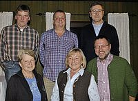 Ein Teil der ausscheidenden Vorstandschaft, die sich viele Jahre fr den Gartenbauverein engagiert hatte: (hinten von links) Alfred Asam, Stefan Unterhaslberger, Franz Khstetter, (vorne von links) Maria Heidenberger, Helga Schweikl und Rudi Winkler.
