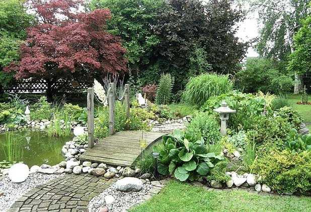 Wege gliedern den Garten, wobei auf die richtige Anlage und Dimensionierung zu achten ist.  − F.: Jobst